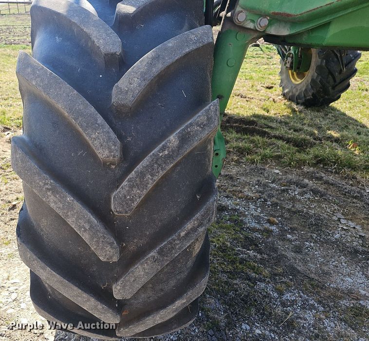 image for item EJ6064 1999 John Deere 4700 sprayer