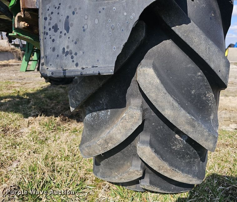 image for item EJ6064 1999 John Deere 4700 sprayer