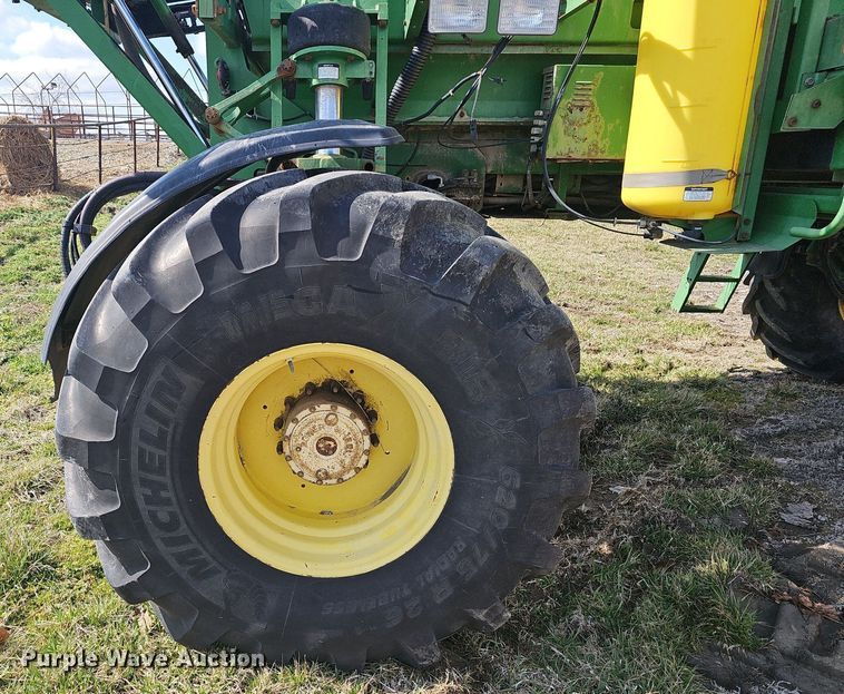 image for item EJ6064 1999 John Deere 4700 sprayer