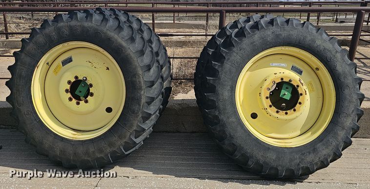 image for item EJ6064 1999 John Deere 4700 sprayer