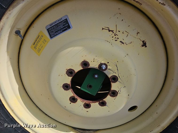 image for item EJ6064 1999 John Deere 4700 sprayer