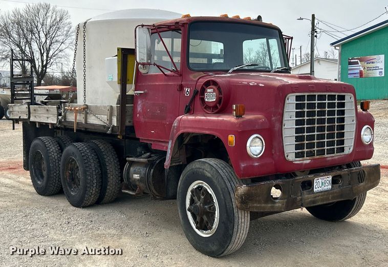image for item EK4144 1980 Ford 9000 flatbed truck
