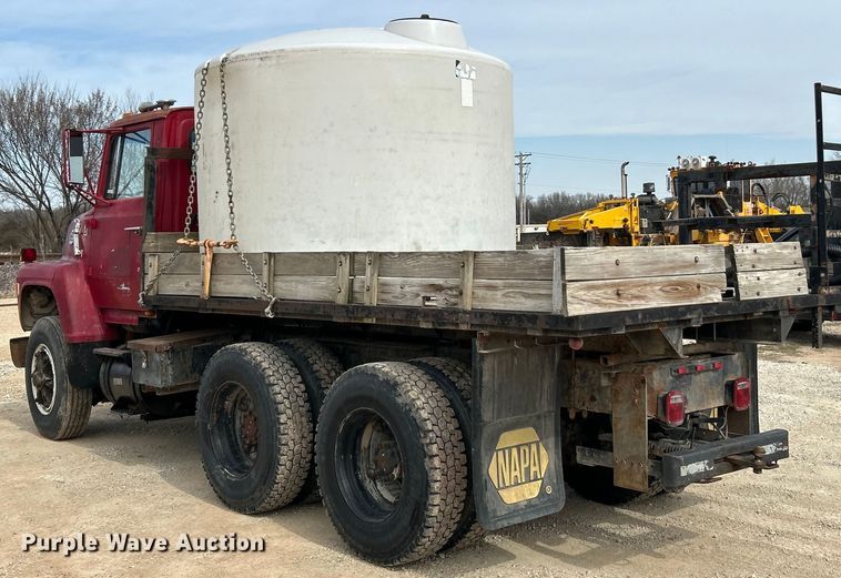 image for item EK4144 1980 Ford 9000 flatbed truck