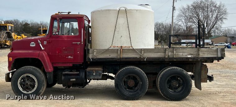 image for item EK4144 1980 Ford 9000 flatbed truck