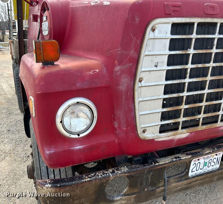 image for item EK4144 1980 Ford 9000 flatbed truck