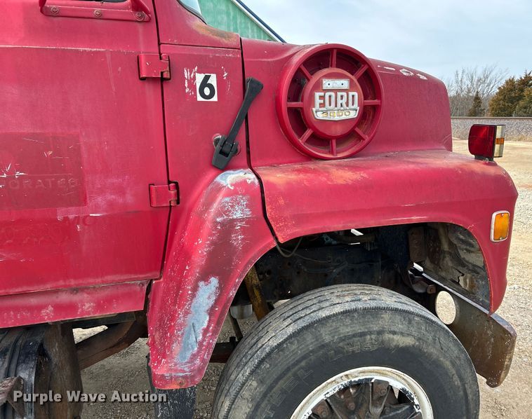 image for item EK4144 1980 Ford 9000 flatbed truck