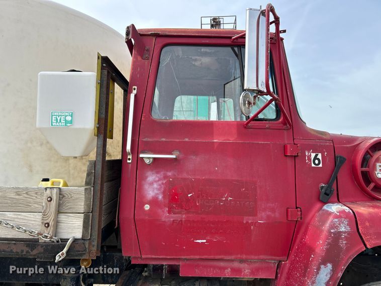 image for item EK4144 1980 Ford 9000 flatbed truck