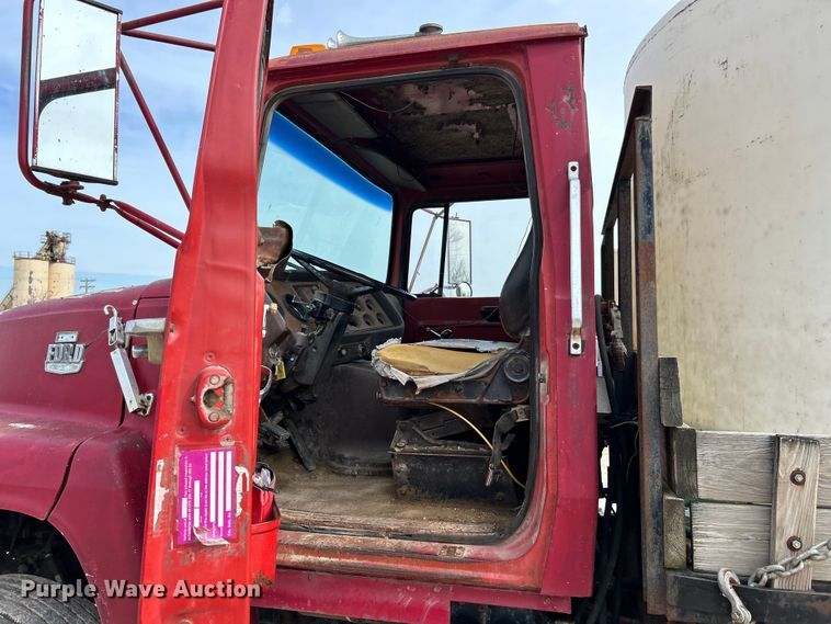 image for item EK4144 1980 Ford 9000 flatbed truck