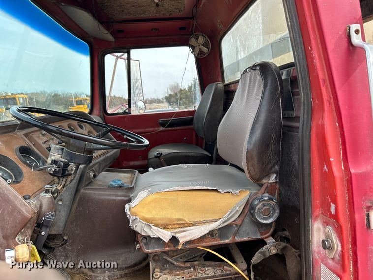 image for item EK4144 1980 Ford 9000 flatbed truck