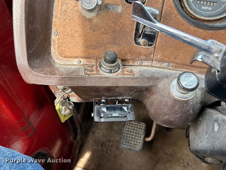 image for item EK4144 1980 Ford 9000 flatbed truck