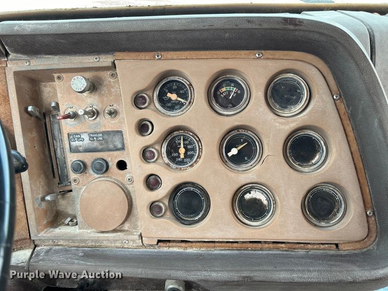 image for item EK4144 1980 Ford 9000 flatbed truck