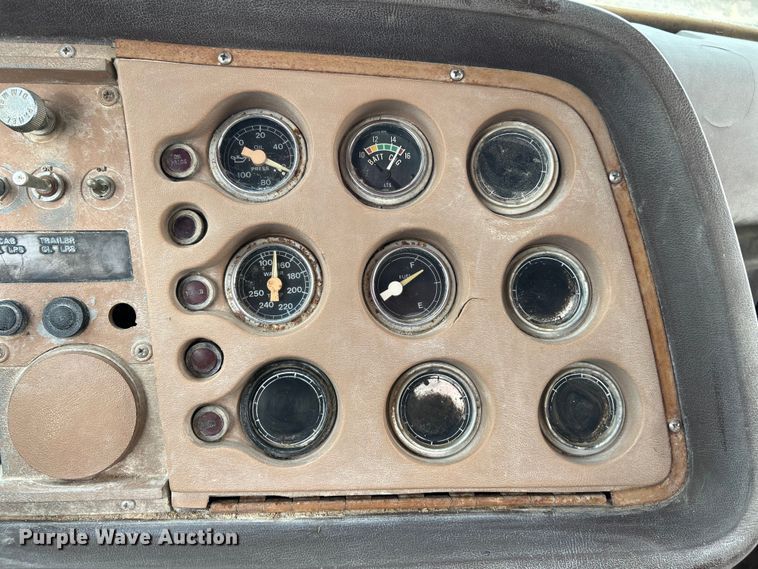 image for item EK4144 1980 Ford 9000 flatbed truck