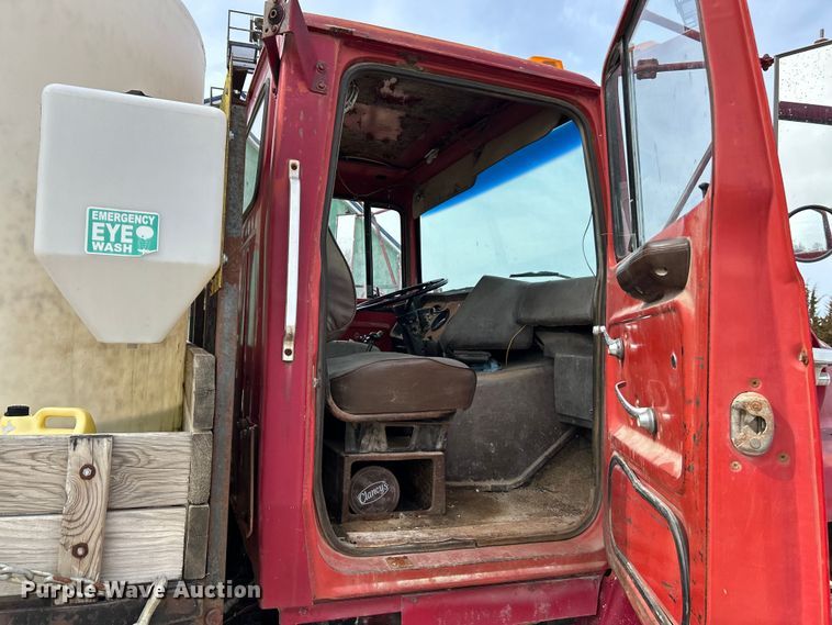 image for item EK4144 1980 Ford 9000 flatbed truck