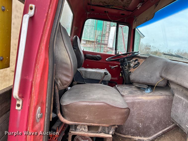 image for item EK4144 1980 Ford 9000 flatbed truck