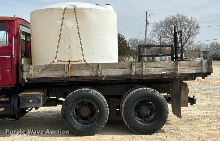 image for item EK4144 1980 Ford 9000 flatbed truck