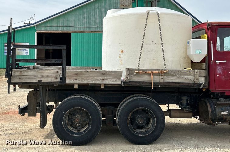 image for item EK4144 1980 Ford 9000 flatbed truck