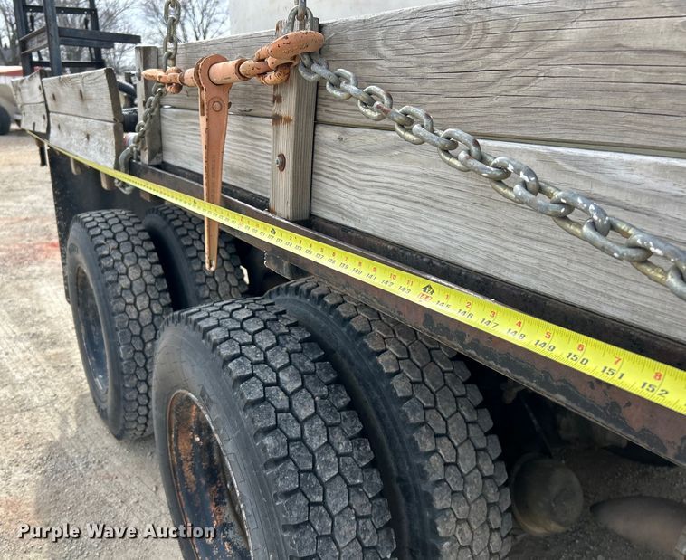 image for item EK4144 1980 Ford 9000 flatbed truck