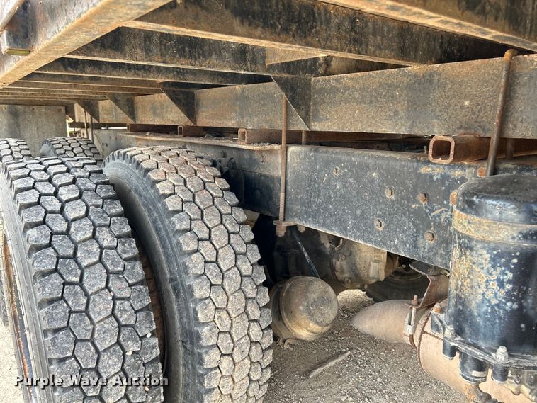 image for item EK4144 1980 Ford 9000 flatbed truck