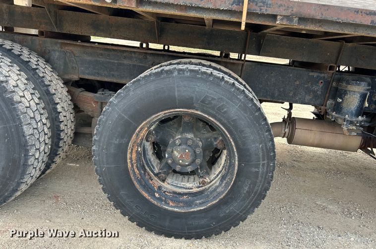 image for item EK4144 1980 Ford 9000 flatbed truck