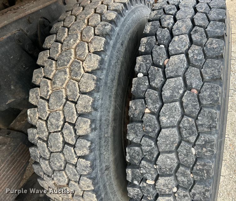 image for item EK4144 1980 Ford 9000 flatbed truck