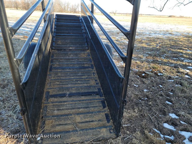 image for item LD9099 Priefert livestock loading chute