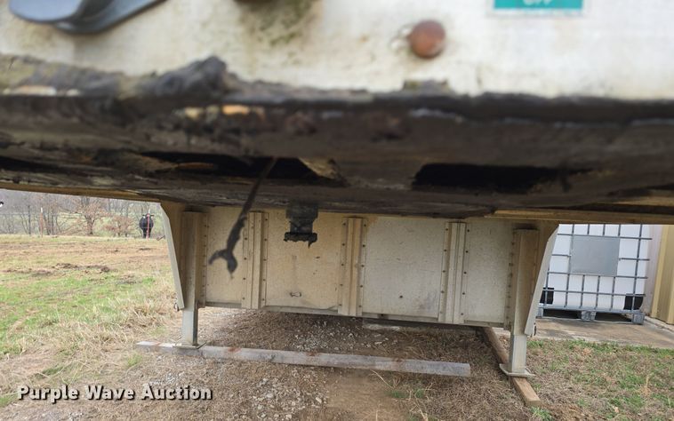 image for item LD9125 1988 Wilson PSDCL-202 livestock trailer