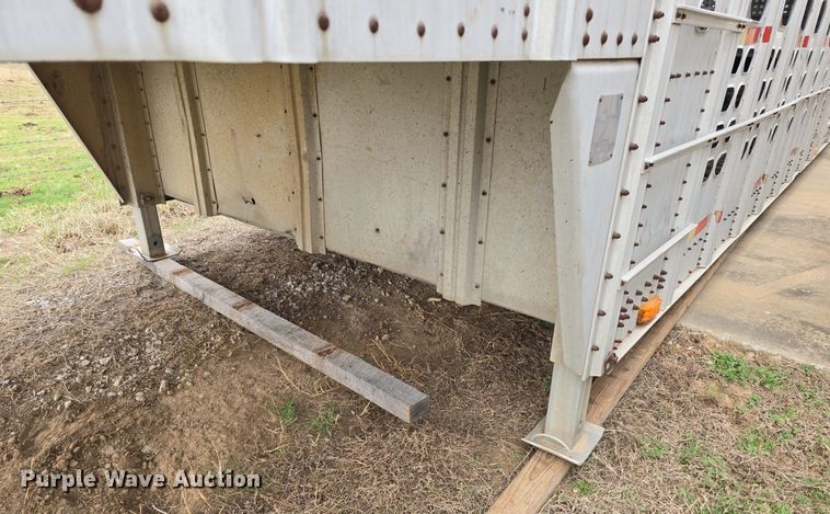 image for item LD9125 1988 Wilson PSDCL-202 livestock trailer