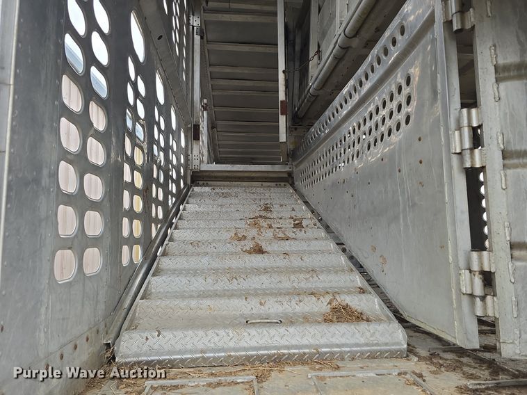 image for item LD9125 1988 Wilson PSDCL-202 livestock trailer