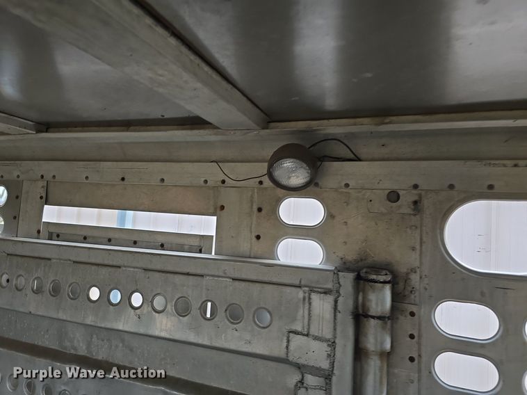 image for item LD9125 1988 Wilson PSDCL-202 livestock trailer