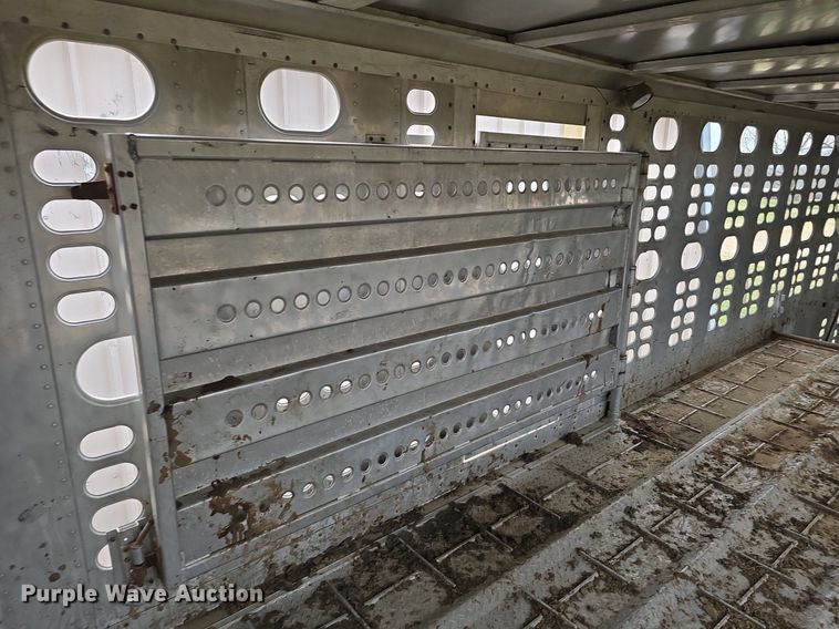 image for item LD9125 1988 Wilson PSDCL-202 livestock trailer