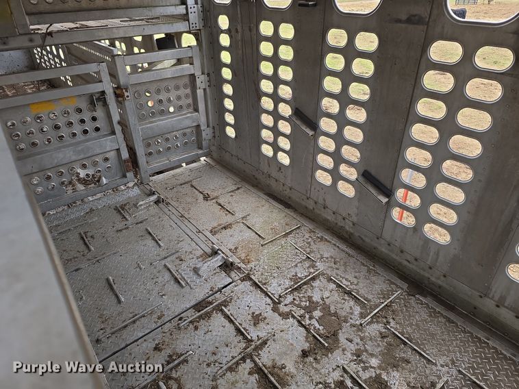 image for item LD9125 1988 Wilson PSDCL-202 livestock trailer