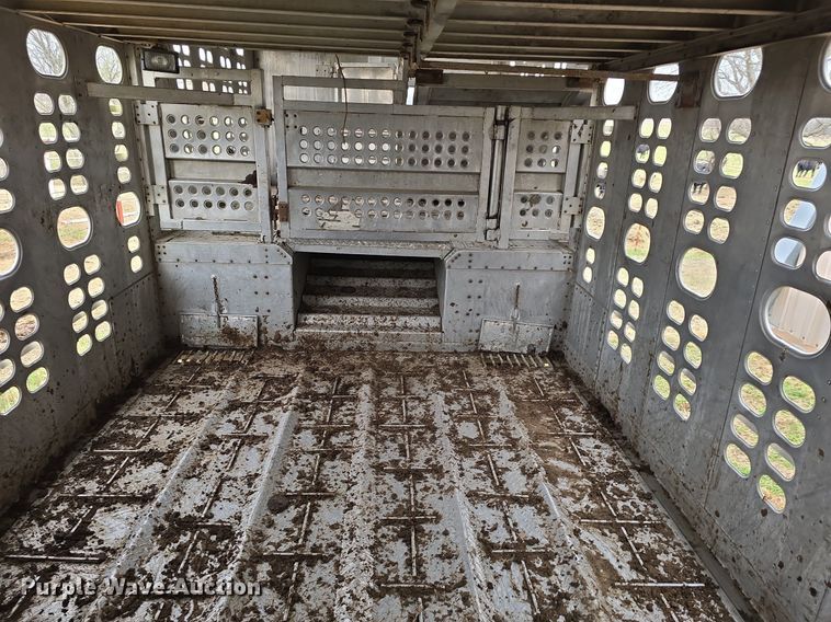 image for item LD9125 1988 Wilson PSDCL-202 livestock trailer