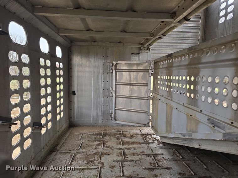 image for item LD9125 1988 Wilson PSDCL-202 livestock trailer