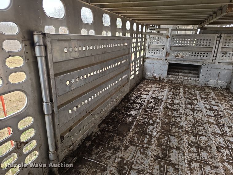 image for item LD9125 1988 Wilson PSDCL-202 livestock trailer