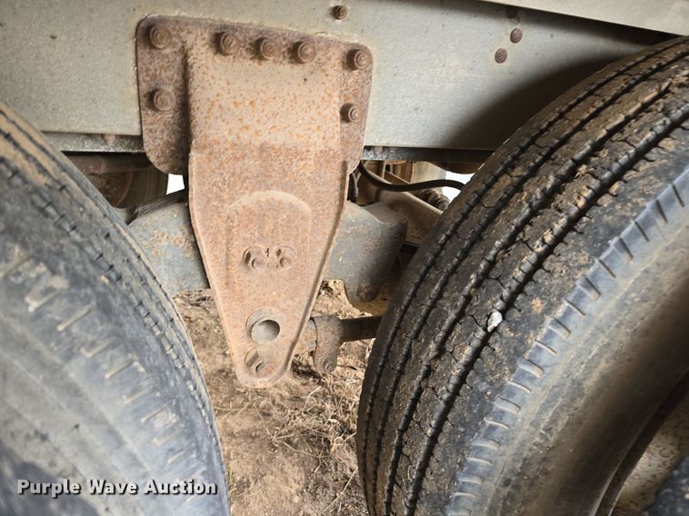 image for item LD9125 1988 Wilson PSDCL-202 livestock trailer