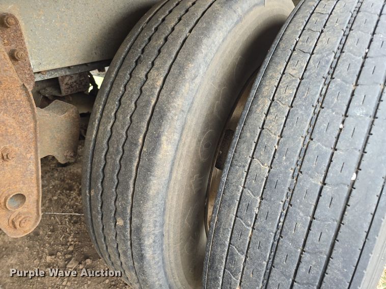 image for item LD9125 1988 Wilson PSDCL-202 livestock trailer