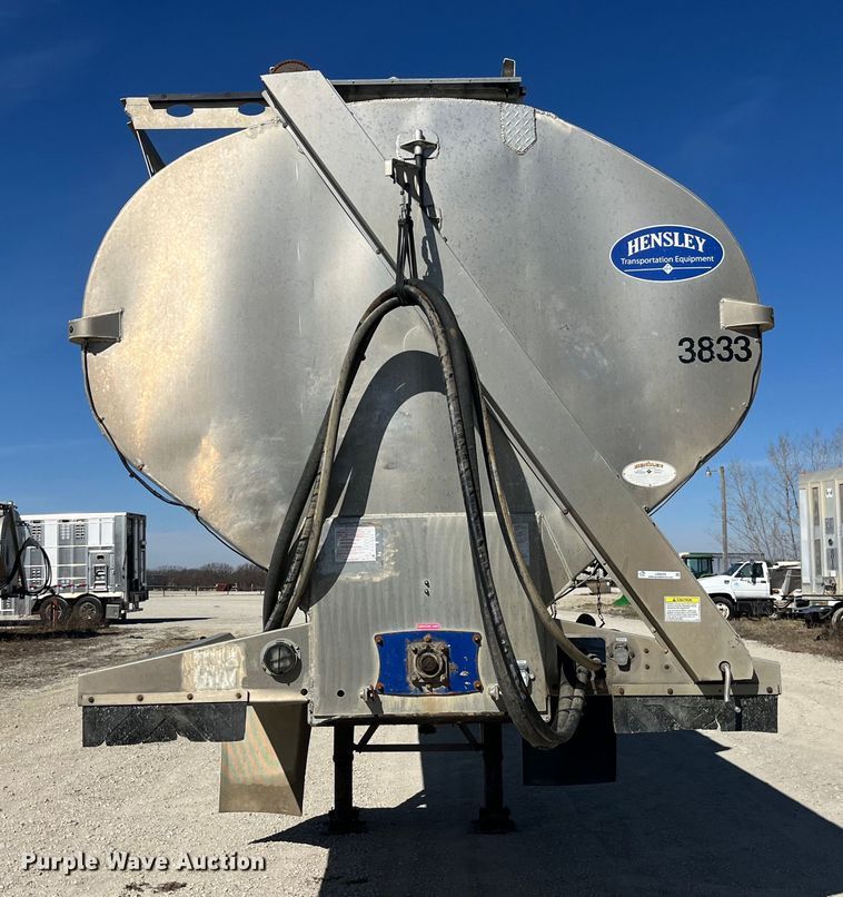 image for item LD9335 2012 Hensley ATLW-36-32-8  feed delivery trailer