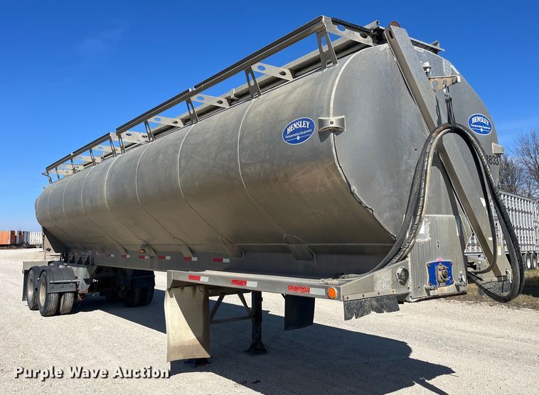 image for item LD9335 2012 Hensley ATLW-36-32-8  feed delivery trailer