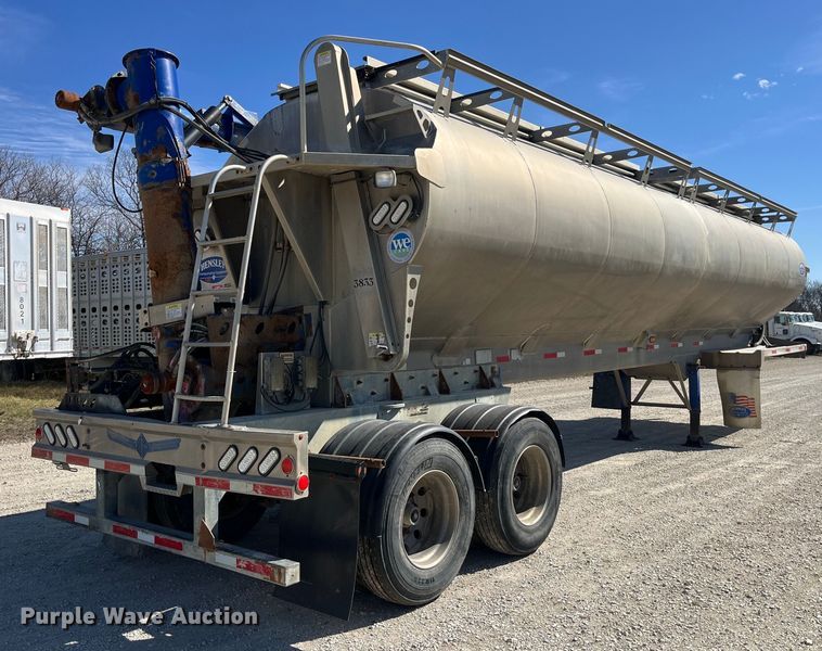 image for item LD9335 2012 Hensley ATLW-36-32-8  feed delivery trailer