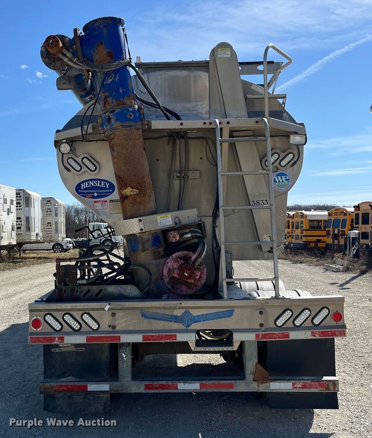 image for item LD9335 2012 Hensley ATLW-36-32-8  feed delivery trailer