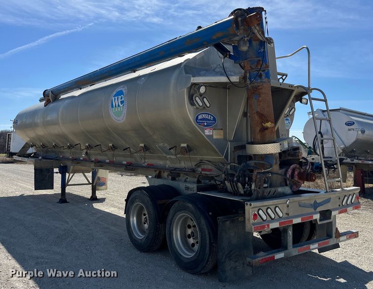 image for item LD9335 2012 Hensley ATLW-36-32-8  feed delivery trailer