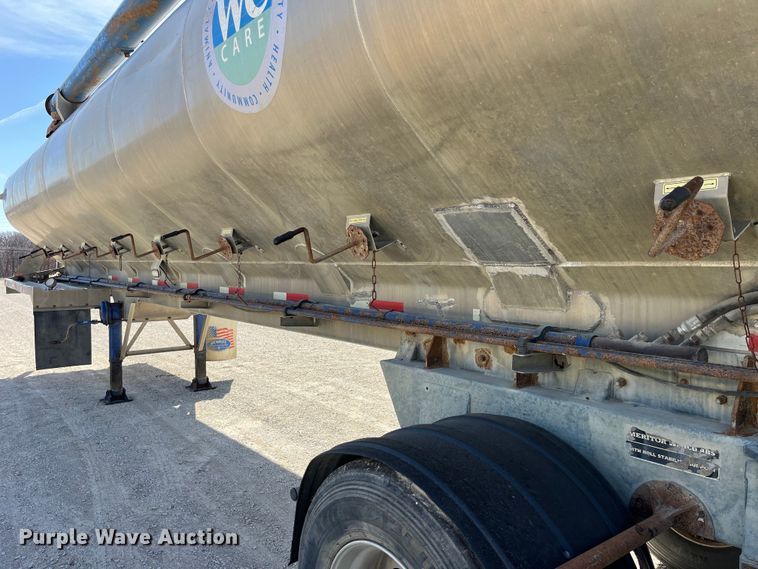 image for item LD9335 2012 Hensley ATLW-36-32-8  feed delivery trailer