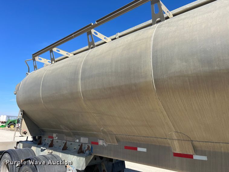 image for item LD9335 2012 Hensley ATLW-36-32-8  feed delivery trailer