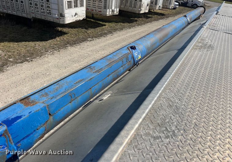 image for item LD9335 2012 Hensley ATLW-36-32-8  feed delivery trailer