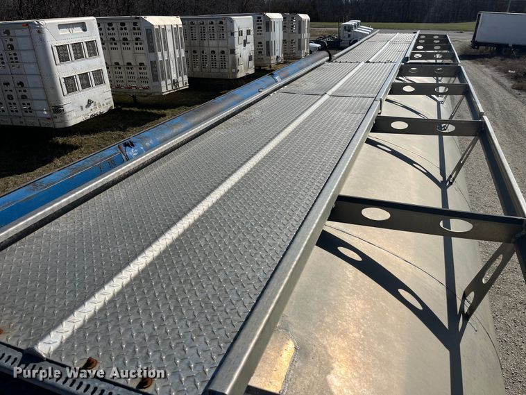 image for item LD9335 2012 Hensley ATLW-36-32-8  feed delivery trailer