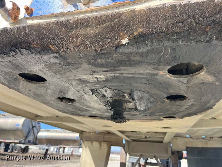 image for item LD9335 2012 Hensley ATLW-36-32-8  feed delivery trailer