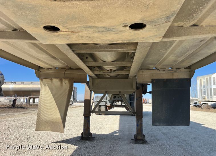 image for item LD9335 2012 Hensley ATLW-36-32-8  feed delivery trailer