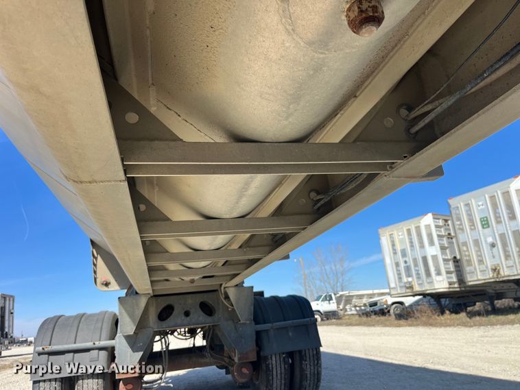 image for item LD9335 2012 Hensley ATLW-36-32-8  feed delivery trailer