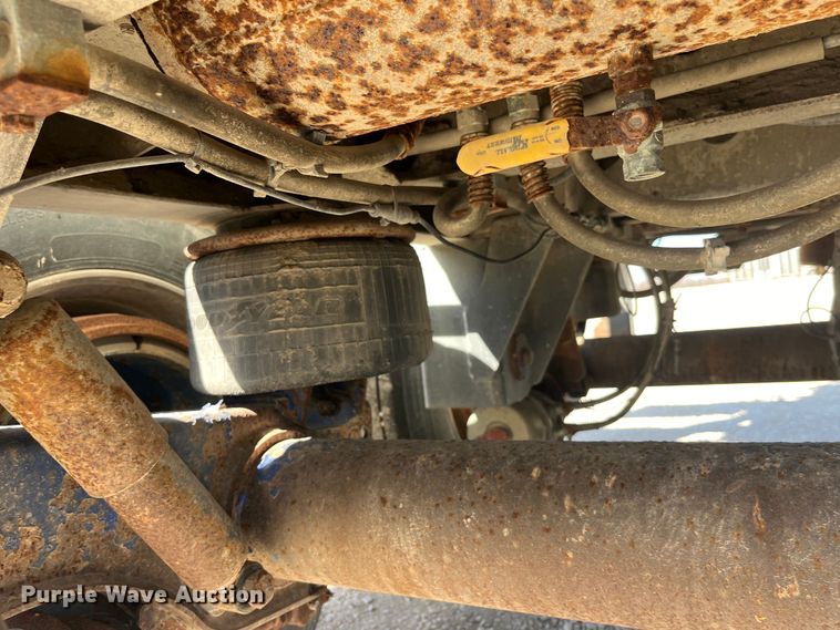 image for item LD9335 2012 Hensley ATLW-36-32-8  feed delivery trailer