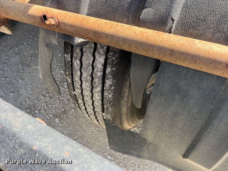 image for item LD9335 2012 Hensley ATLW-36-32-8  feed delivery trailer